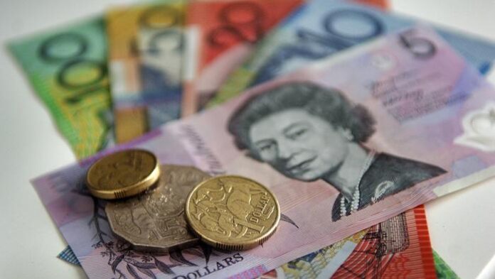 AUD/USD struggles to gain traction, remains below mid-0.7200s amid renewed USD strength